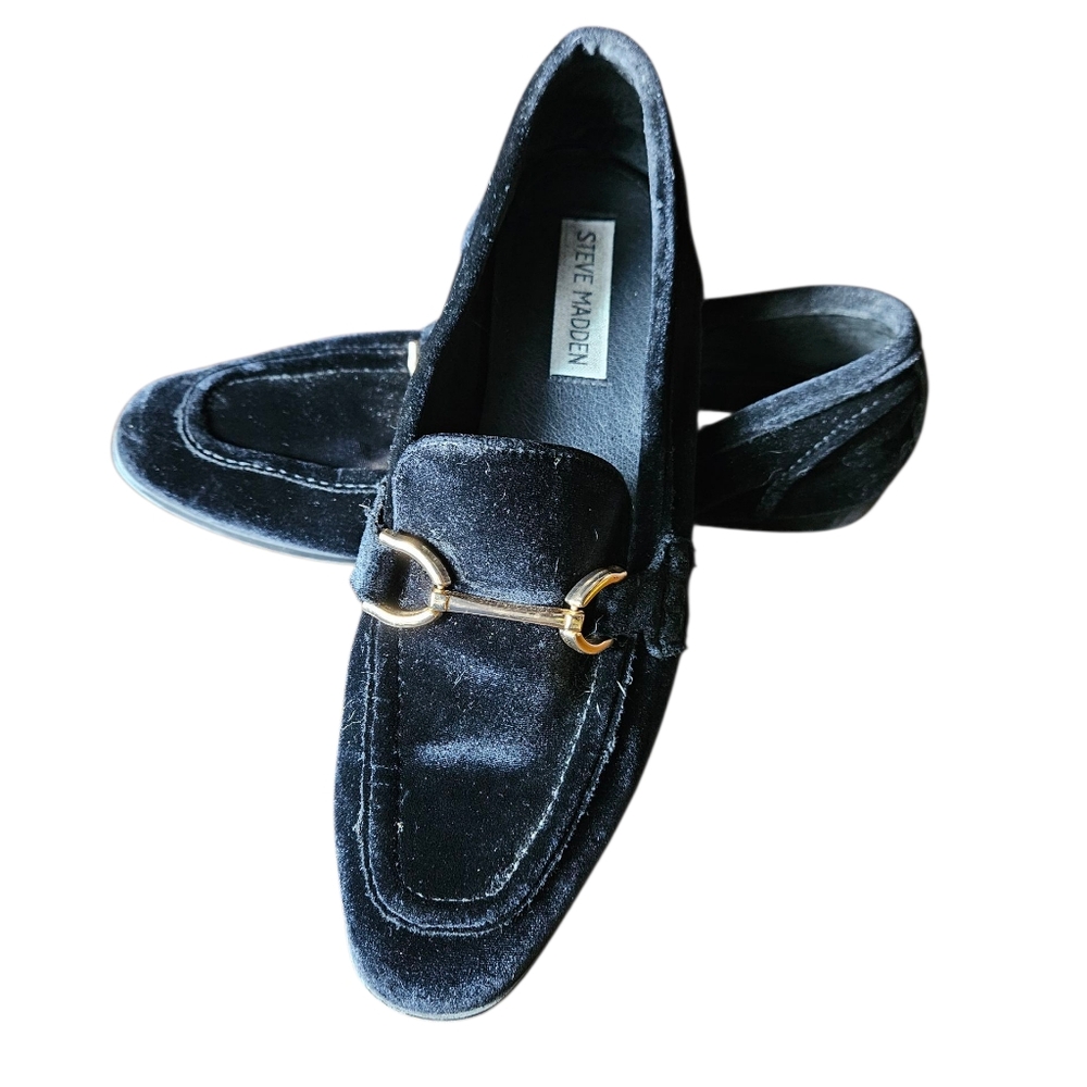 Steve Madden Black Velvet Loafers with Gold Detail Womens Size 7.5